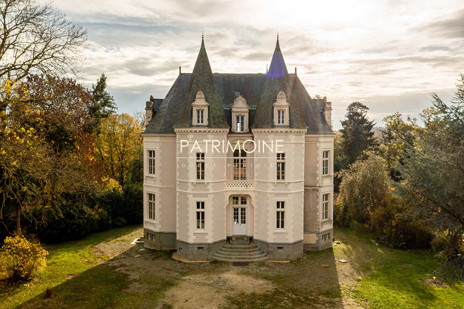 Château en Bretagne du XIX siècle 450 m2 - Parc 1,2 HA -  Dépendance - Paris 3H00