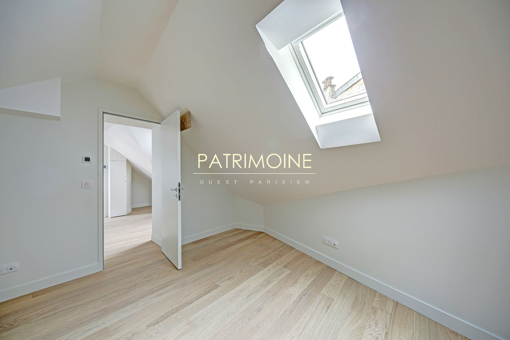 Photo Appartement Saint Germain En Laye 2 pièce(s) 28.30 m² loi Carrez soit 58.25 m² au sol image 4/5