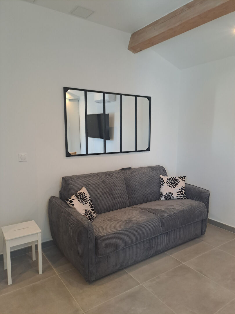 Photo STUDIO Neuf entièrement meublé avec petite terrasse et place de stationnement. image 3/6