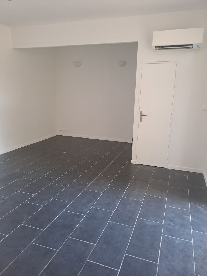 Photo Maison T3  rénovée de 73m2 avec cour. image 4/6