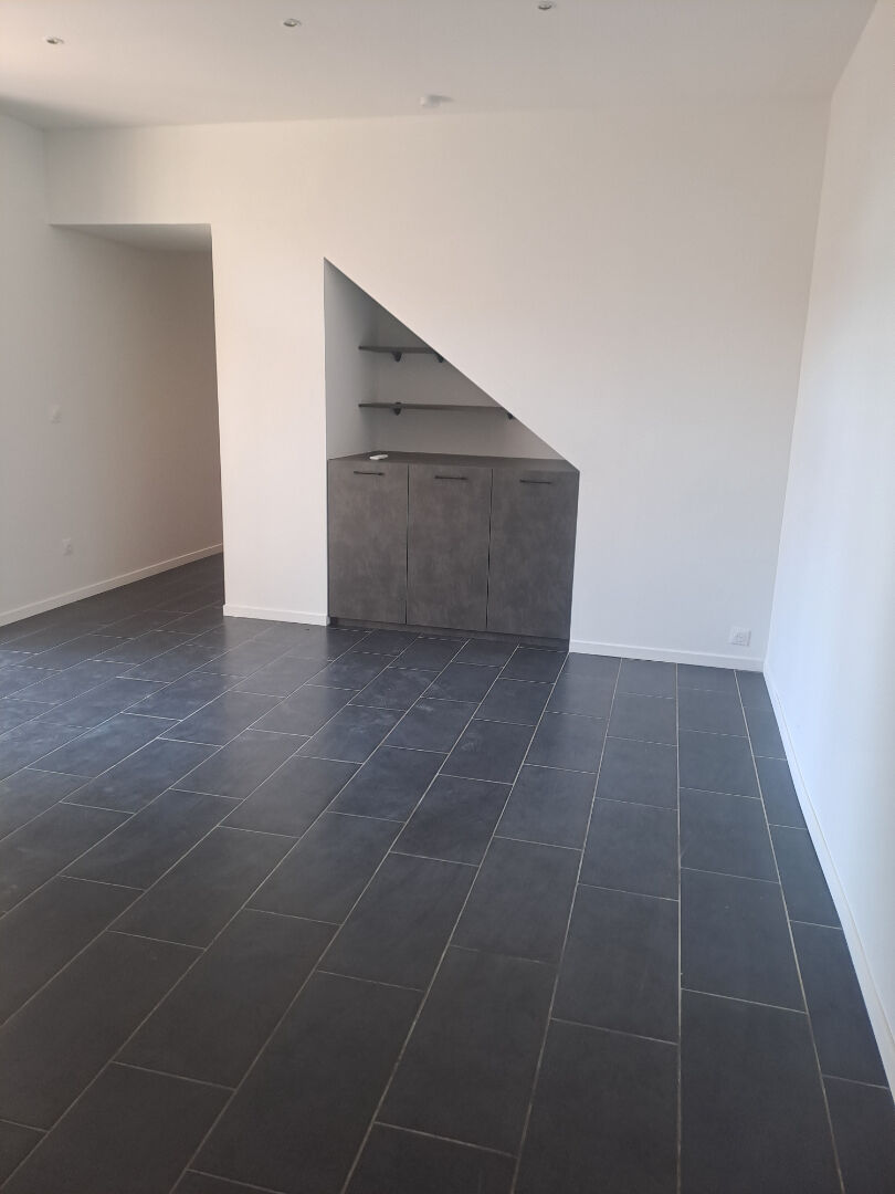 Photo Maison T3  rénovée de 73m2 avec cour. image 5/6