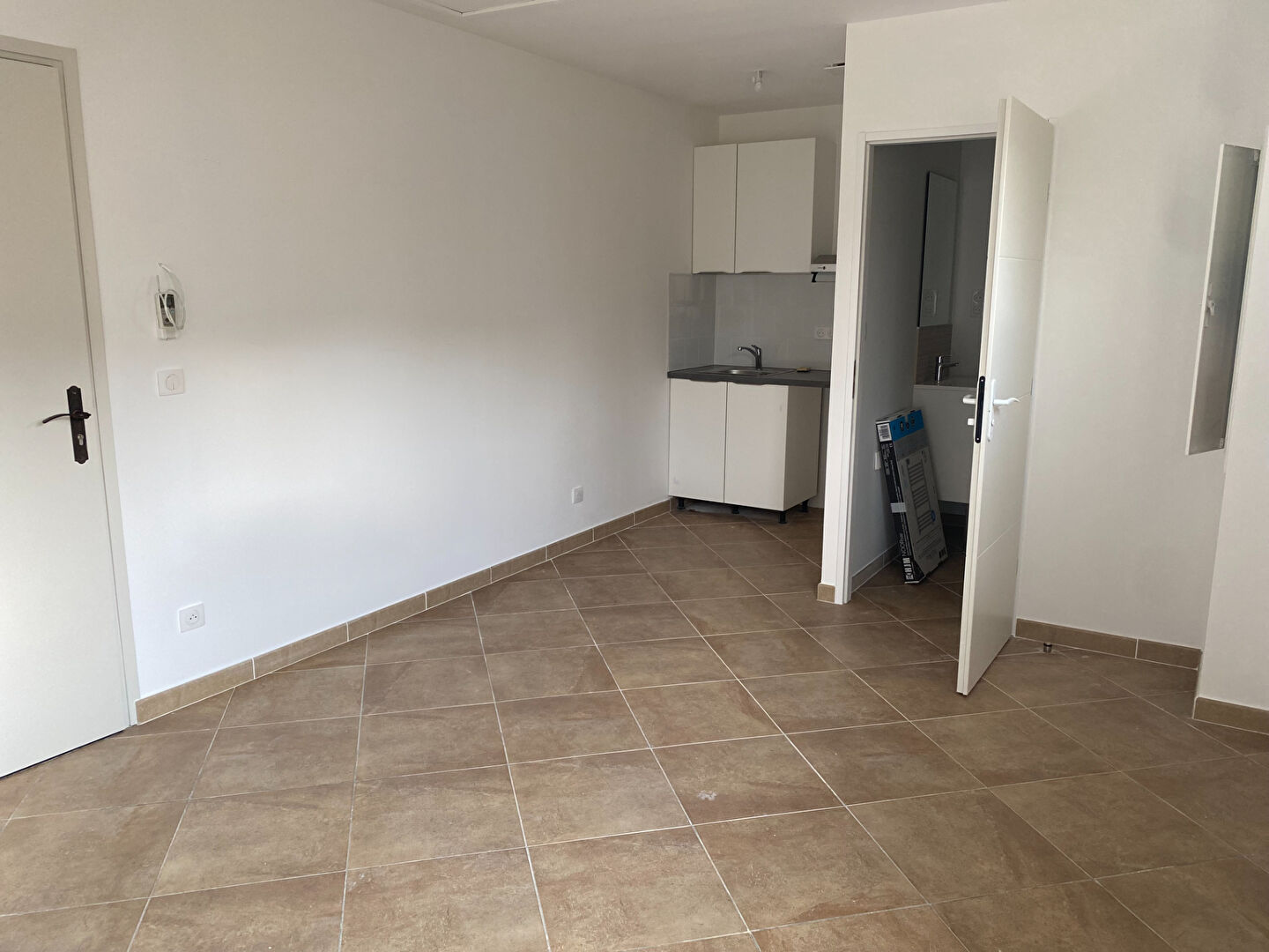 STUDIO REFAIT A NEUF  20.16M²