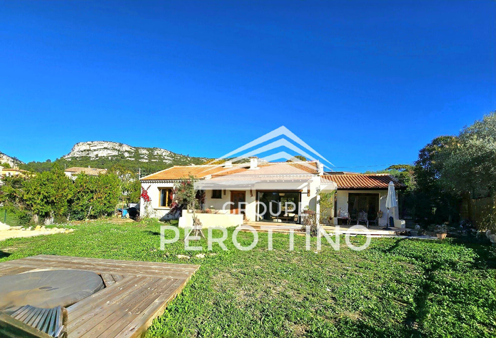 LA BOUILLADISSE - Villa T4  s/729m² de jardin clos