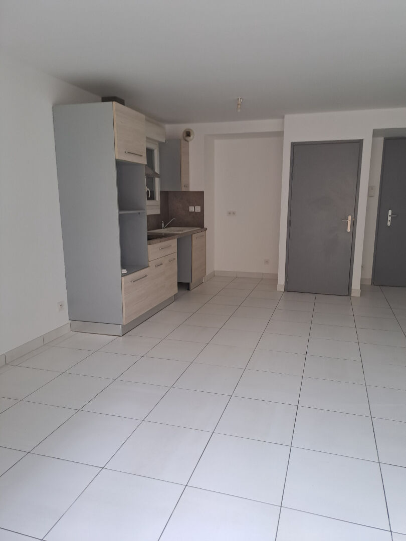 Photo Appartement Greasque 2 pièce(s) 39 m2 image 1/6