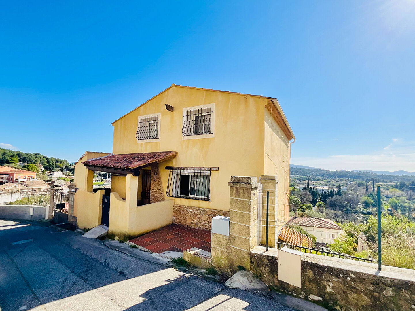 Agence immobilière de PEROTTINO IMMOBILIER La destrousse - PEROTTINO IMMOBILIER AURIOL