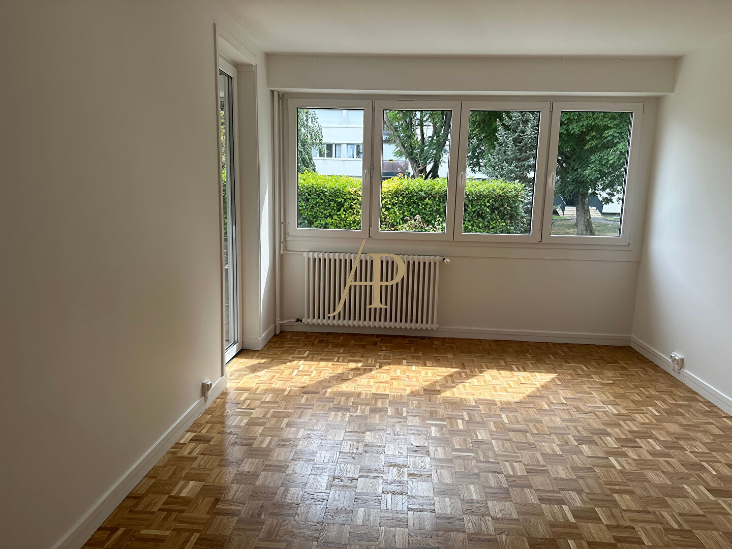 Photo Appartement Saint Germain En Laye 3 pièce(s) 58m2 avec Loggia image 3/6