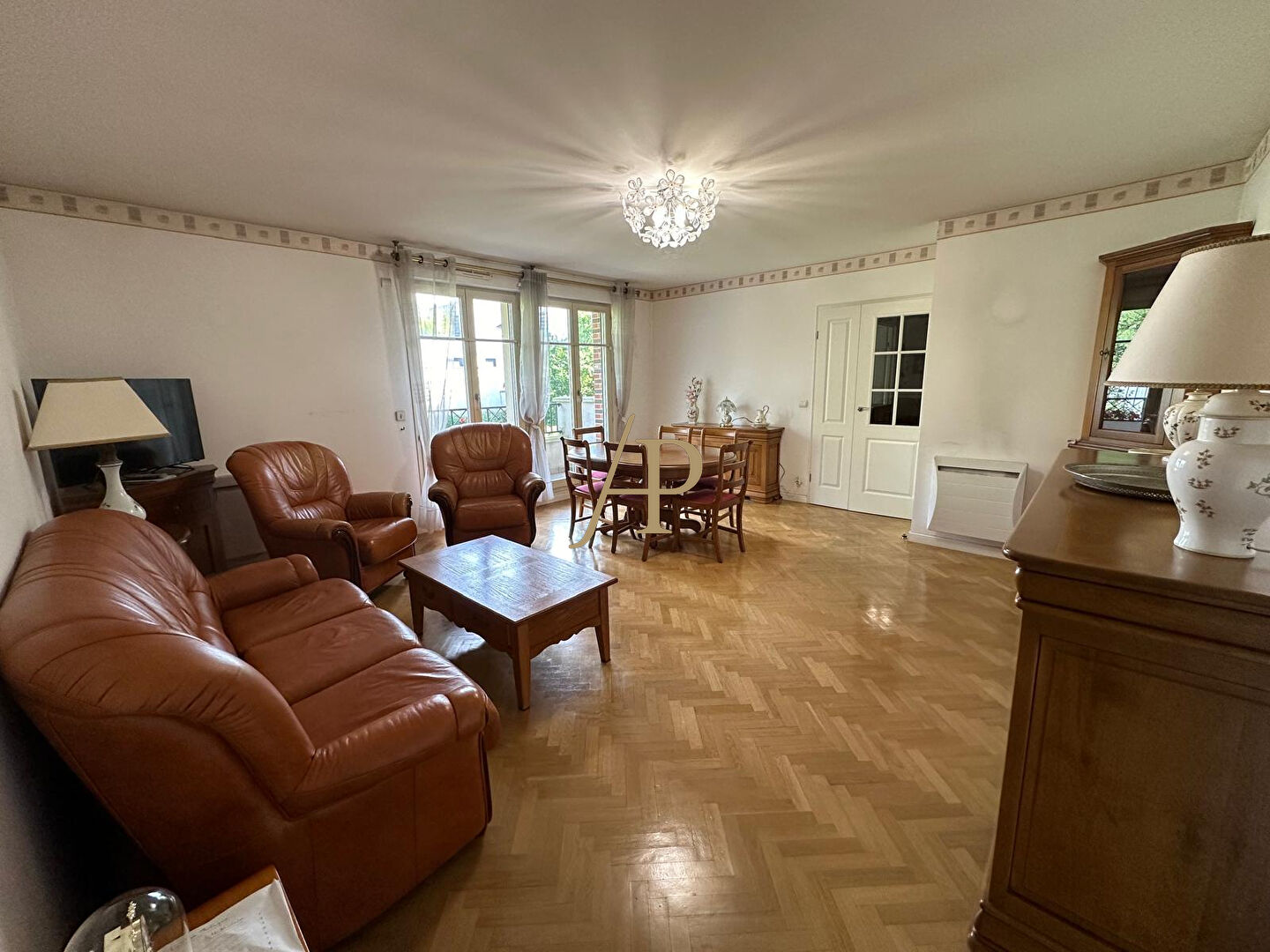 Photo Appartement lumineux avec balcon dans une résidence de 2009 à Saint Germain en Laye image 3/6