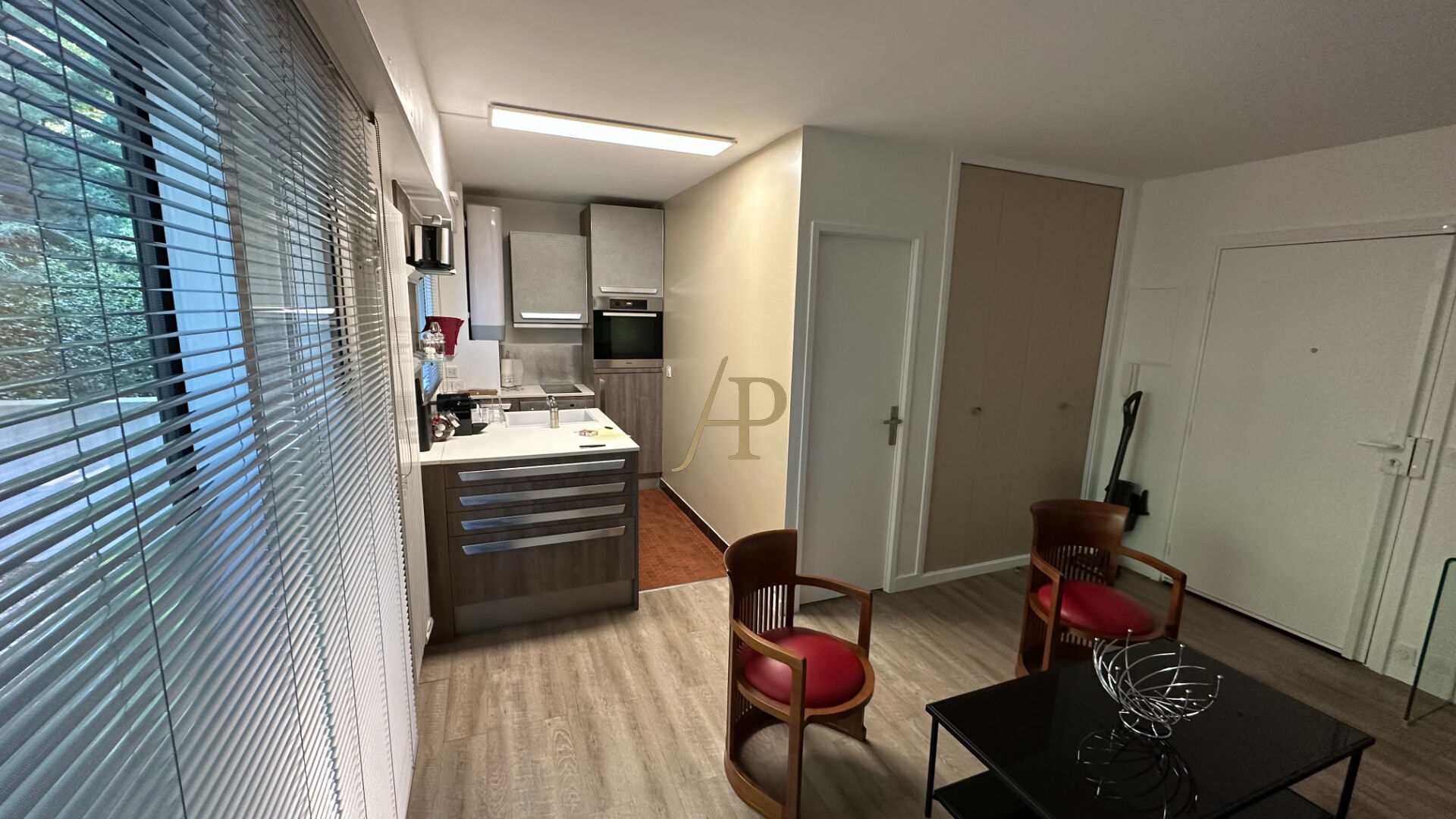 Photo En exclusivité : Charmant studio  de 23 m2 avec une terrasse de 18m2 image 3/6