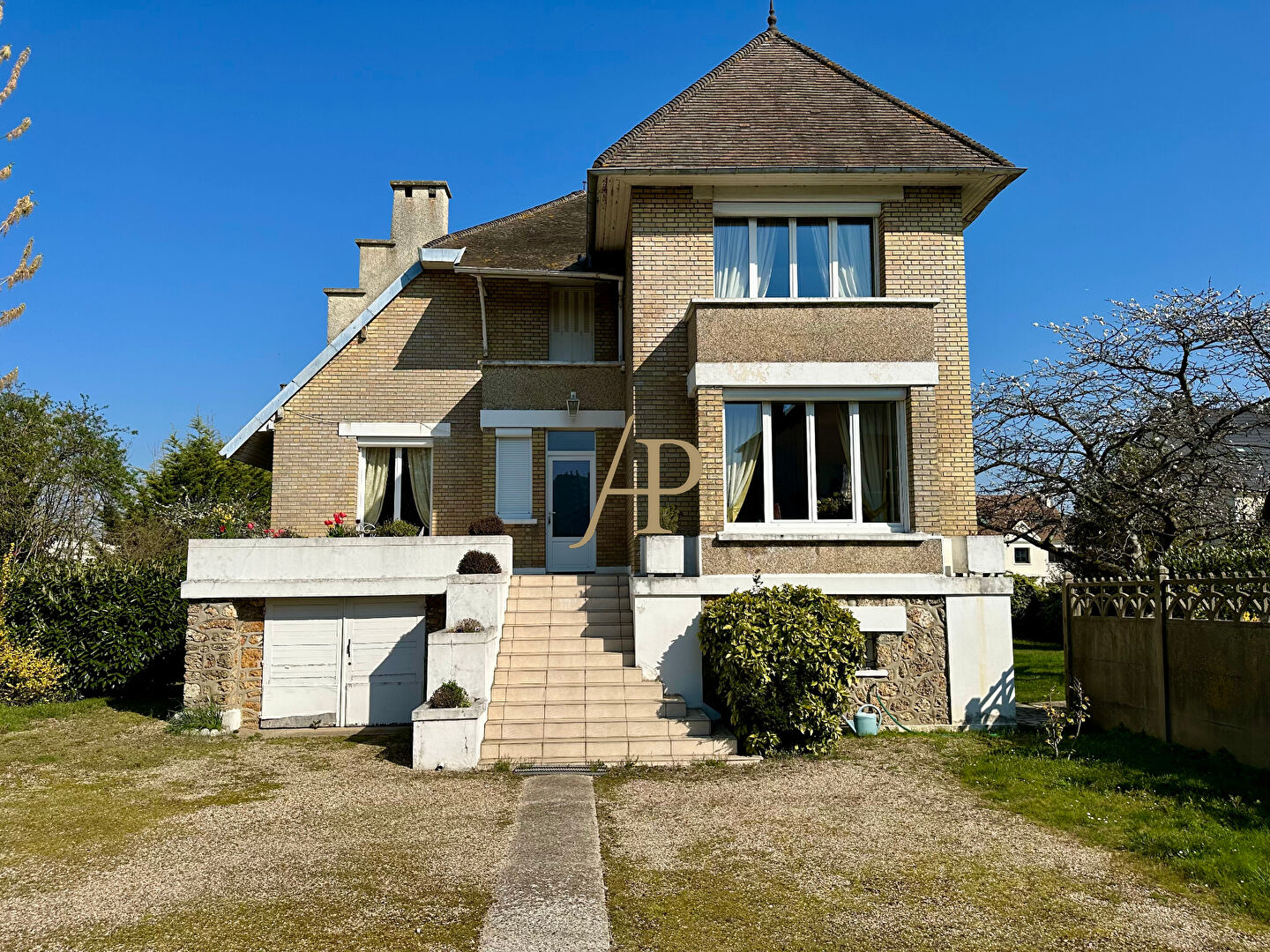 Agence immobilière de AGENCE PEREIRE Saint-germain-en-laye