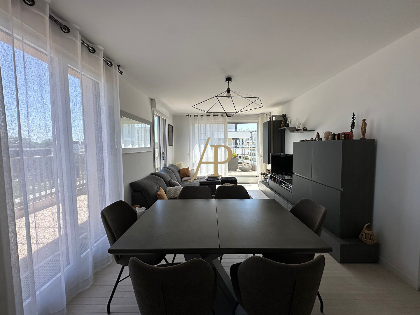 Agence immobilière de AGENCE PEREIRE Saint-germain-en-laye