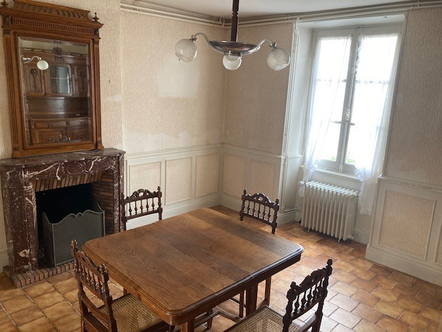 Photo Bourg LA PUYE  - vaste maison avec grange image 5/6