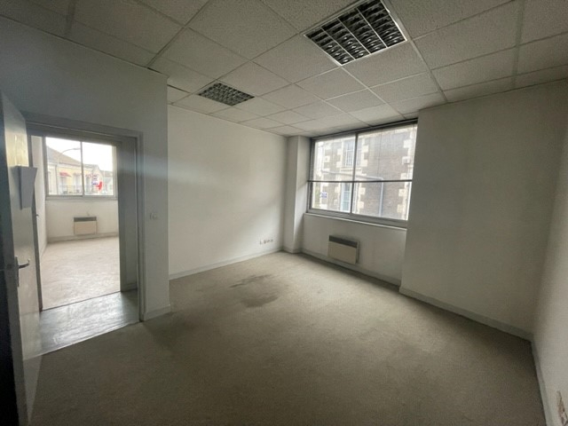 Photo CHAUVIGNY - immeuble avec local et bureaux image 3/6