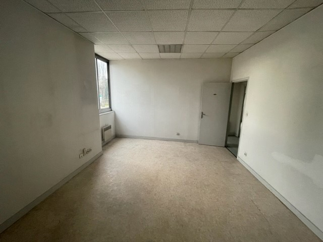 Photo CHAUVIGNY - immeuble avec local et bureaux image 4/6