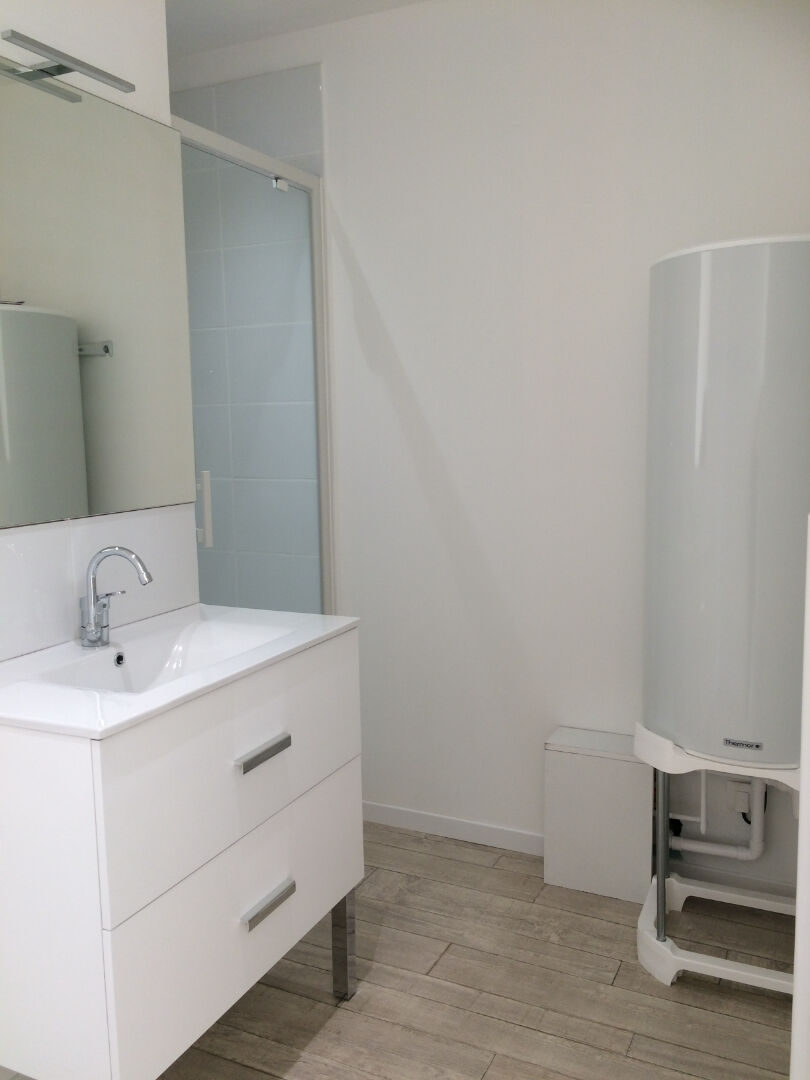 Photo GRAND T2 LUMINEUX PREMIER ETAGE AVEC BALCON image 6/6