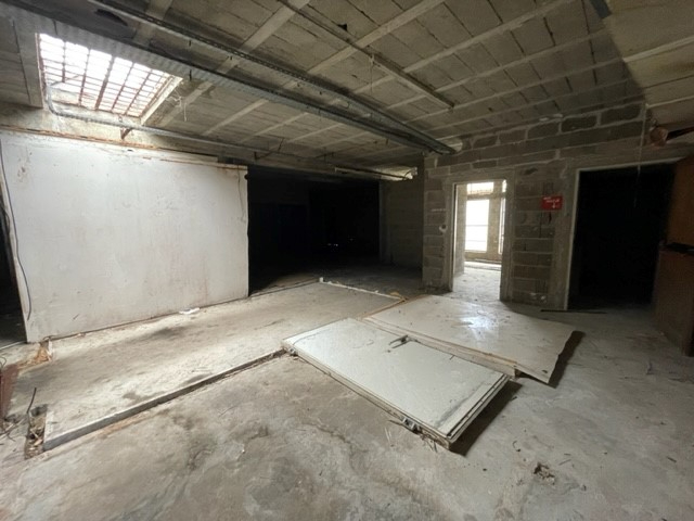 Photo CHAUVIGNY CENTRE  -  LOCAL - GARAGE  230 m² image 2/6