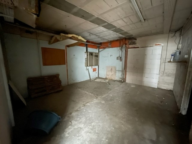 Photo CHAUVIGNY CENTRE  -  LOCAL - GARAGE  230 m² image 3/6