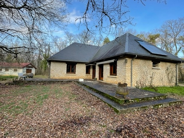 86300 BONNES  -  au coeur des bois