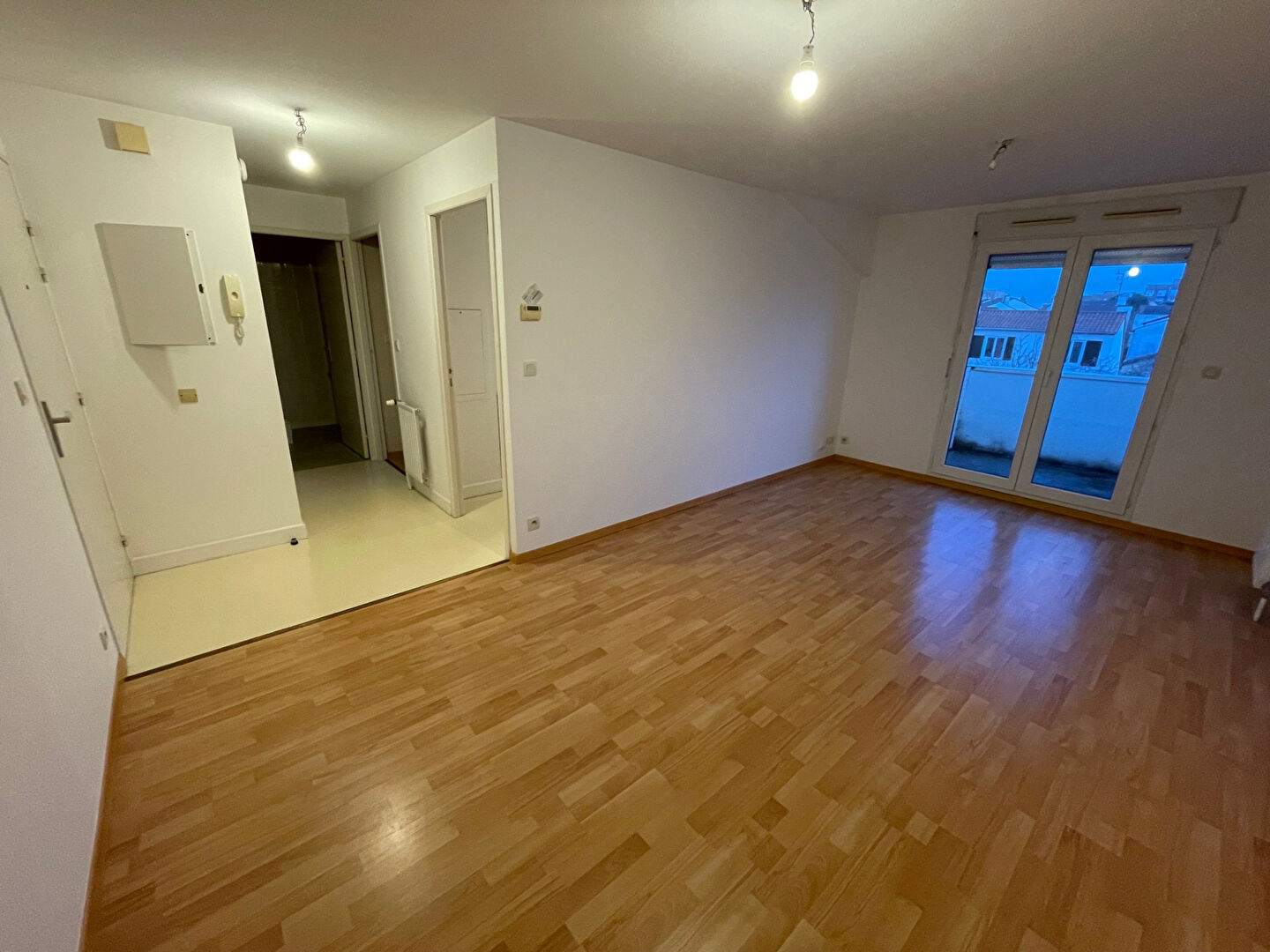 Photo POITIERS proche CHU et Facs  T2 libre image 3/6