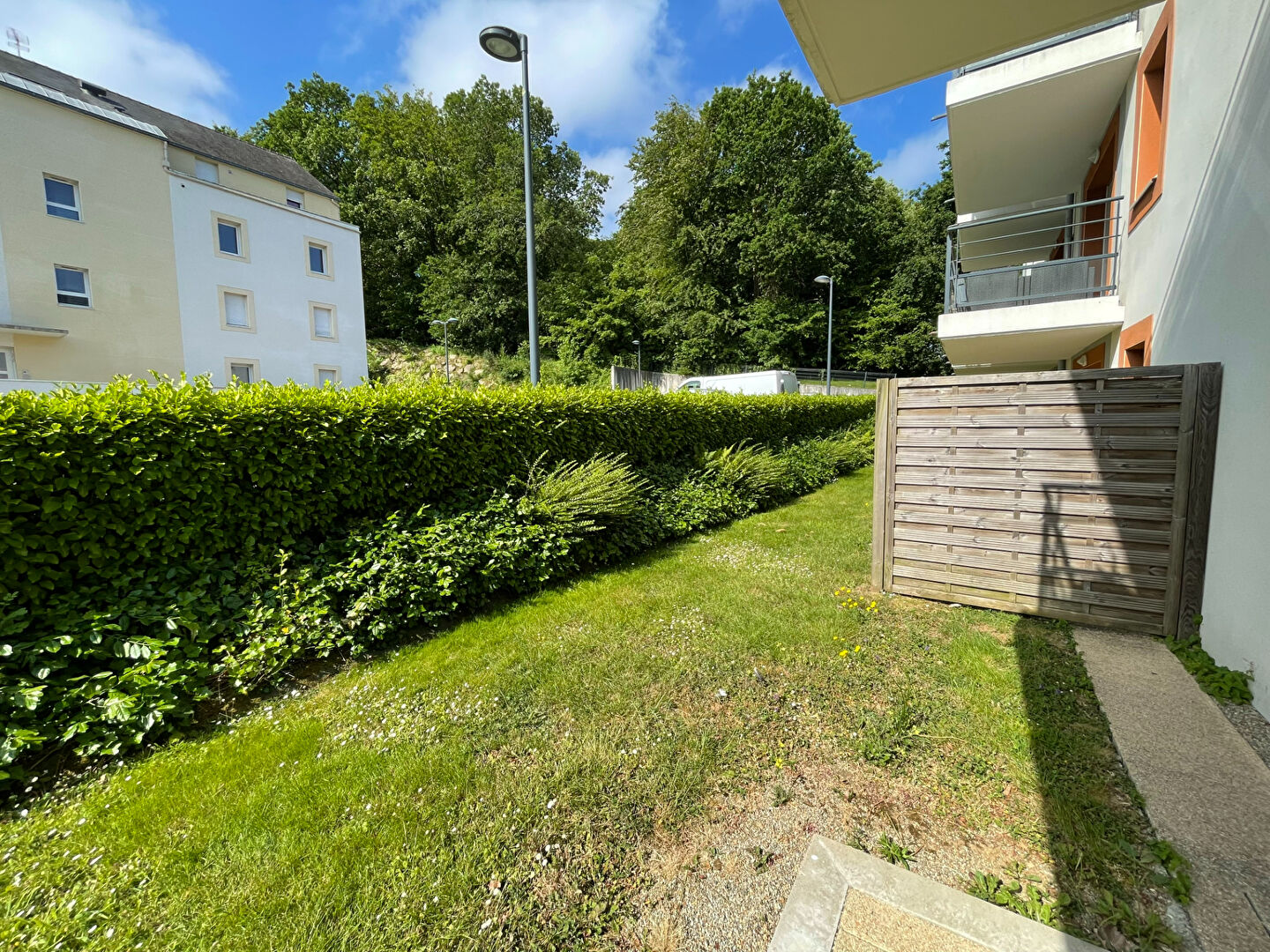 A VENDRE QUIMPER APPARTEMENT DE 2013 DANS RESIDENCE RECENTE AVEC LOCATAIRE EN PLACE