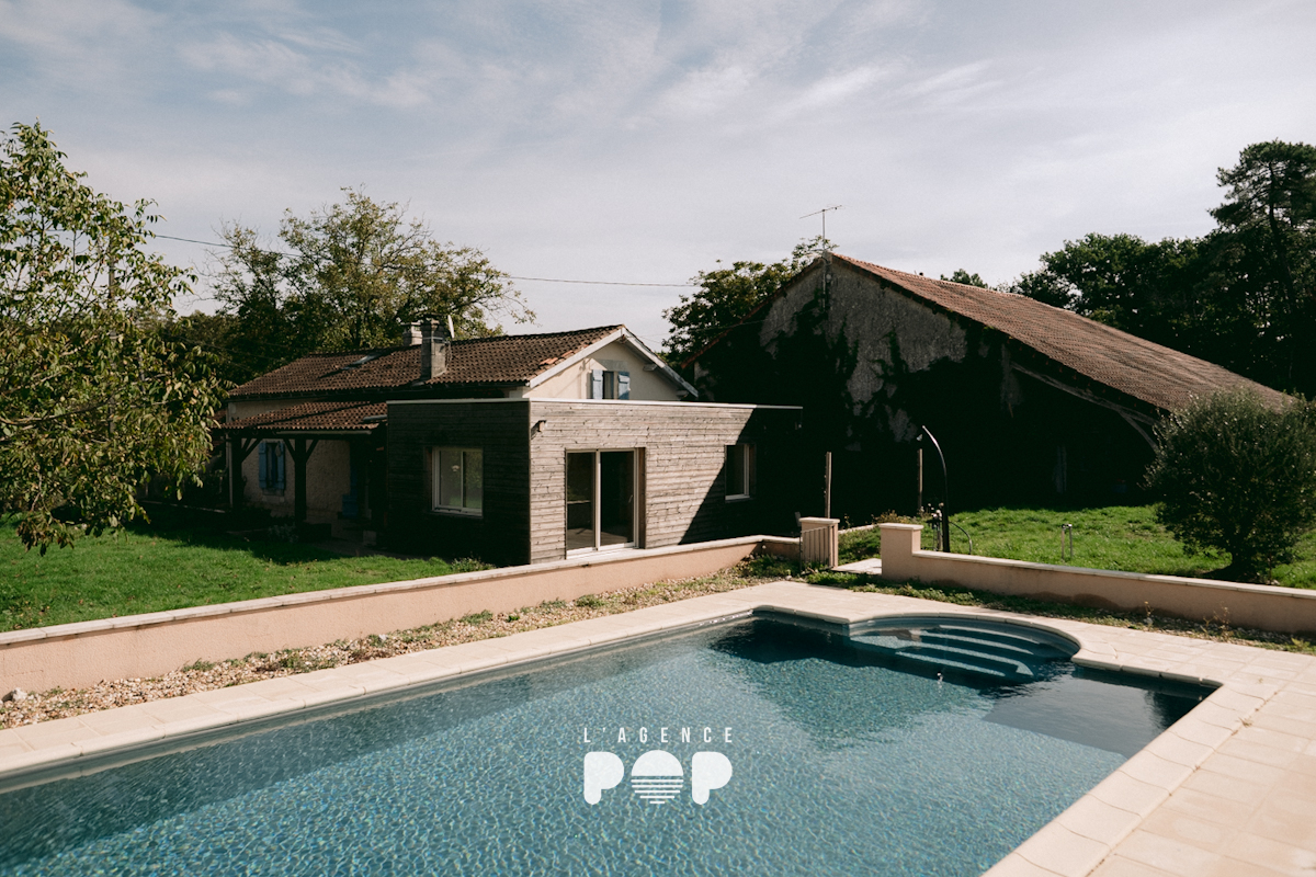 Photo Maison en pierre avec piscine à vendre à Mensignac image 2/6