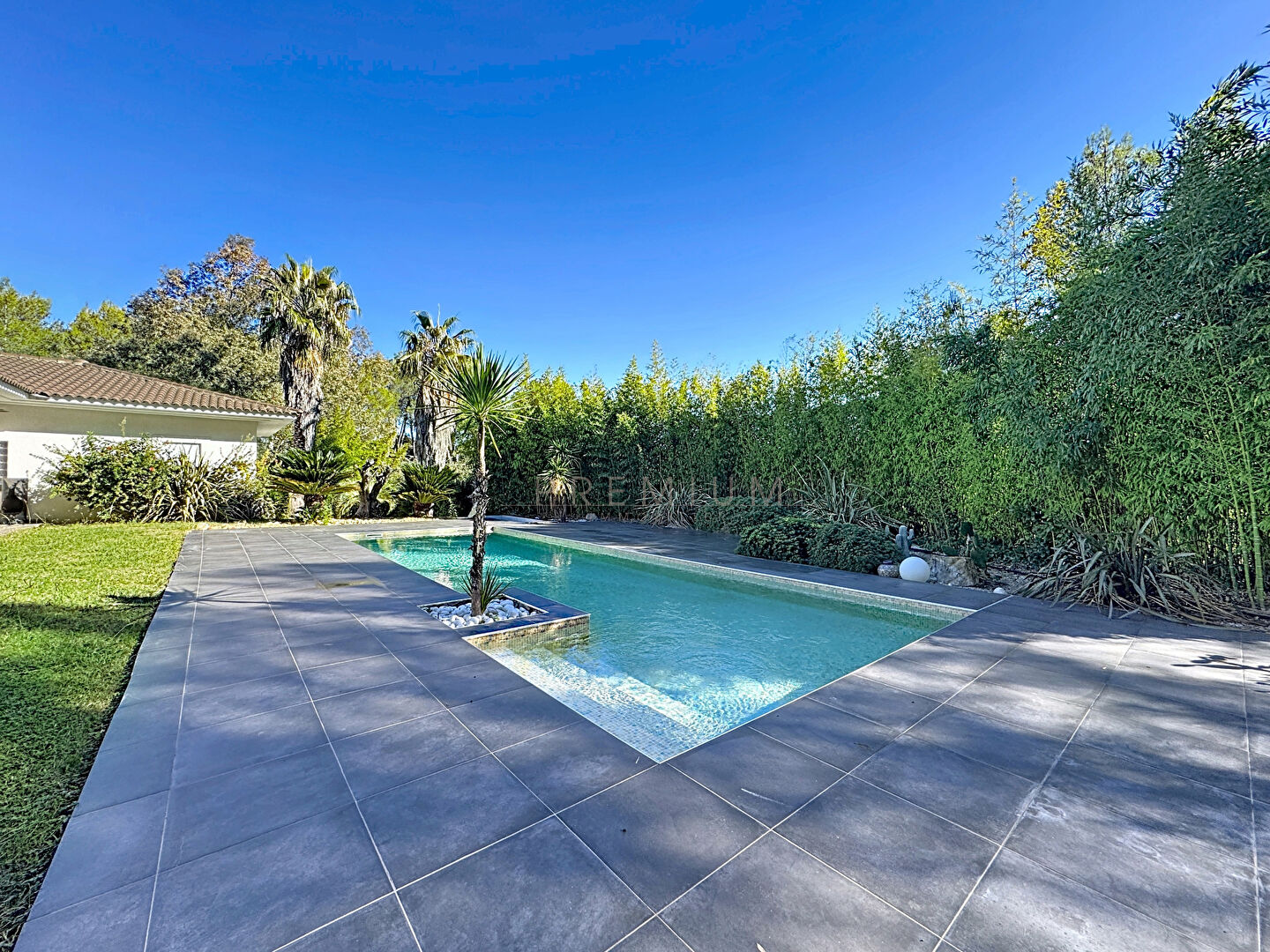 Photo Villa contemporaine de prestige au coeur du Parc des Vautes image 2/6