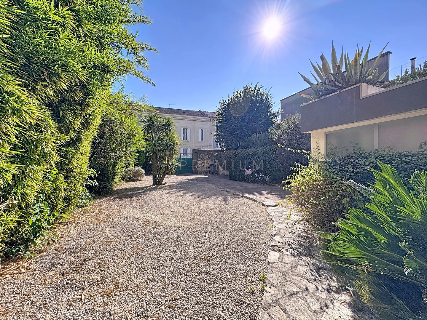 Photo Maison de ville contemporaine avec jardin, garage et roof top au Coeur d'Alès image 2/6