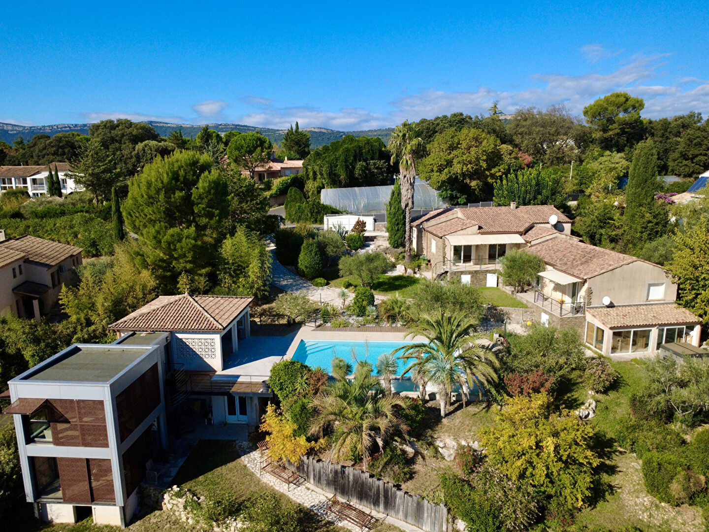 Élégante villa avec vue panoramique sur les vignes du Pic Saint-Loup
