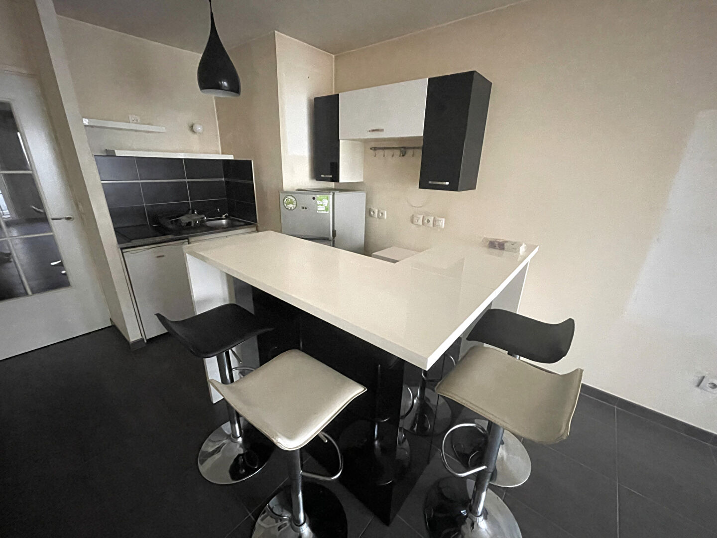 Photo APPARTEMENT  2 Pièces-1 CHAMBRE FONTENAY LE FLEURY image 3/6