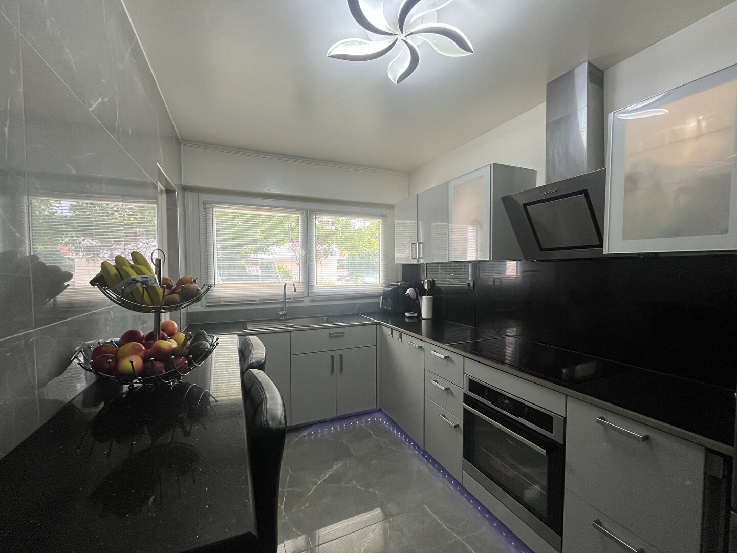 Photo APPARTEMENT 3 PIECES 2 CHAMBRES - 68 M² - SAINT CYR L'ECOLE image 3/6