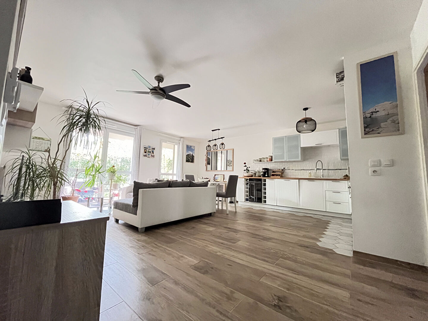 Photo APPARTEMENT 2 CHAMBRES FONTENAY LE FLEURY - 4 pièce(s) - 71.71 m2 image 1/6