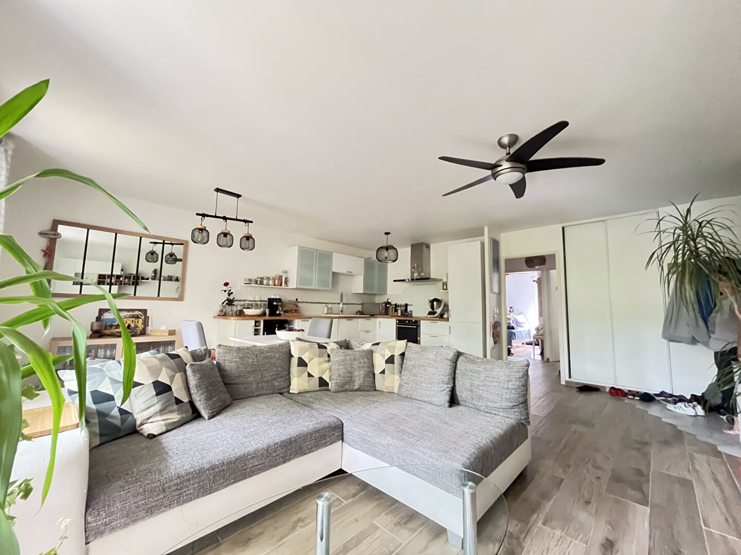 Photo APPARTEMENT 2 CHAMBRES FONTENAY LE FLEURY - 4 pièce(s) - 71.71 m2 image 2/6