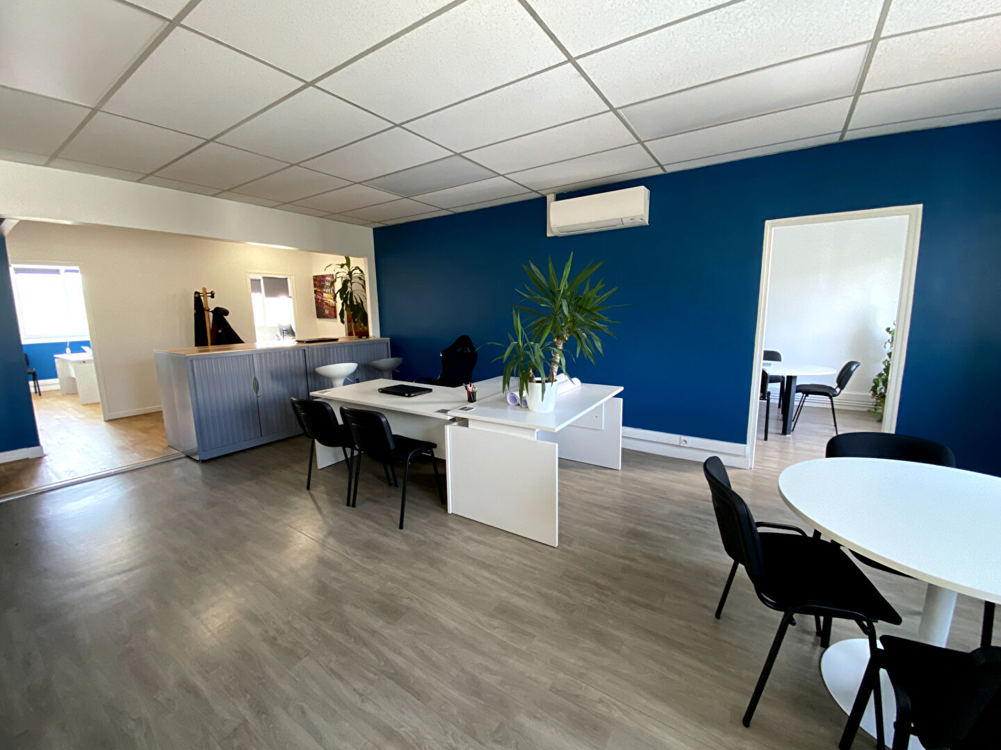 Photo MAULE  PLATEAU DE BUREAU  200M2  REFAIT A NEUF DIVISIBLE FACE GARE image 2/6