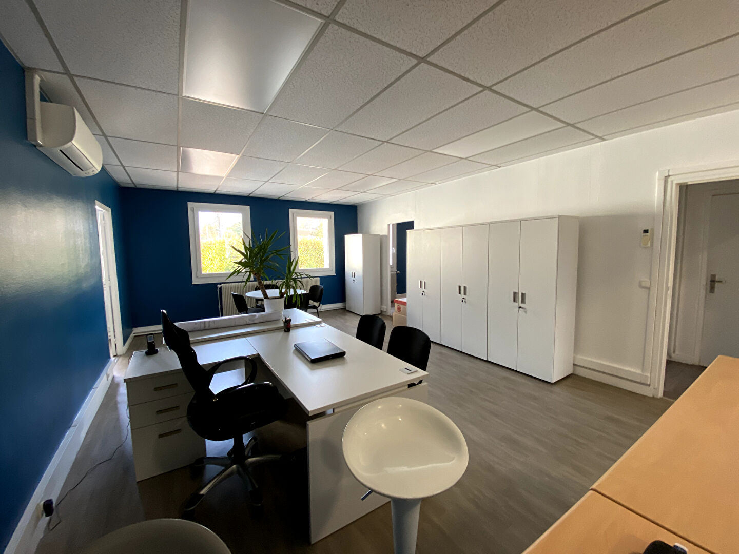 Photo MAULE  PLATEAU DE BUREAU  200M2  REFAIT A NEUF DIVISIBLE FACE GARE image 3/6