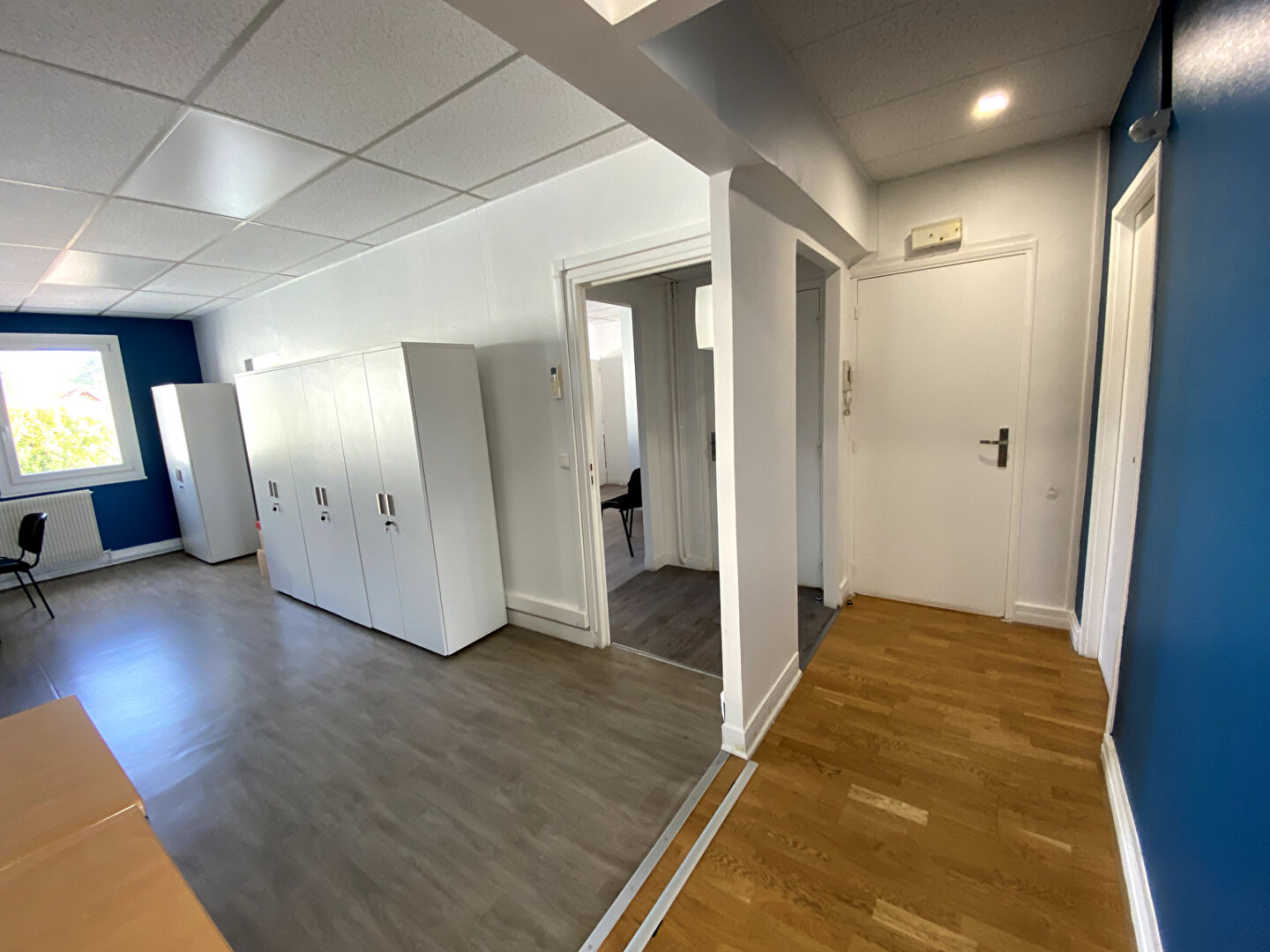 Photo MAULE  PLATEAU DE BUREAU  200M2  REFAIT A NEUF DIVISIBLE FACE GARE image 4/6