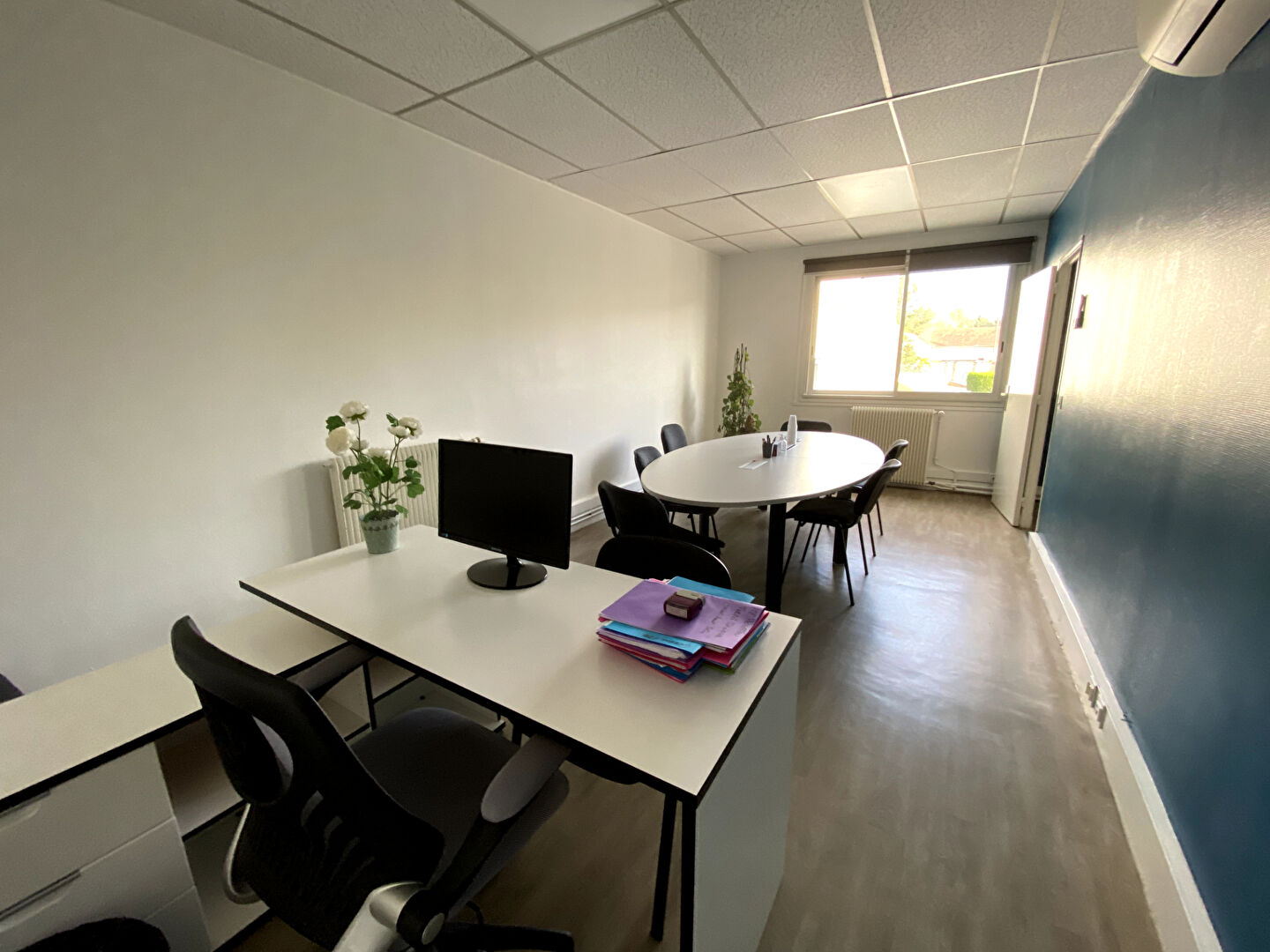 Photo MAULE  PLATEAU DE BUREAU  200M2  REFAIT A NEUF DIVISIBLE FACE GARE image 5/6
