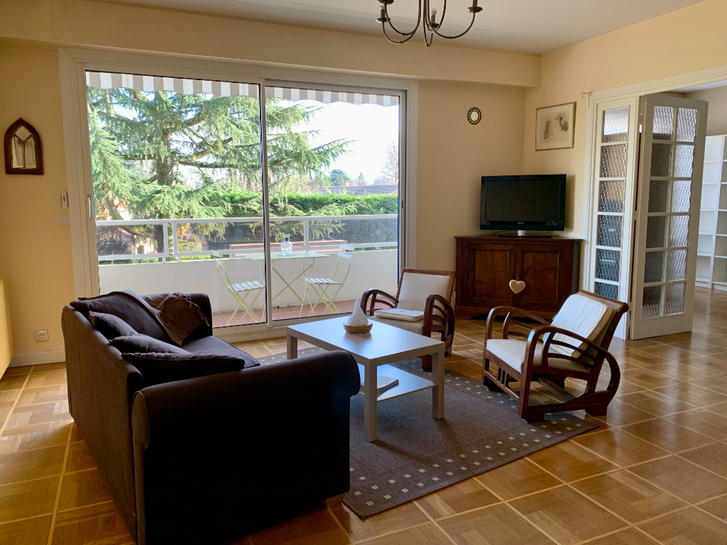 Photo APPARTEMENT MEUBLE ECULLY - 2 pièces - 60.51 m2 image 2/6