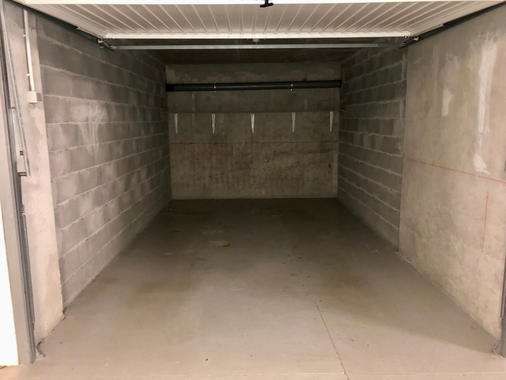 Photo Garage à louer dans une résidence sécurisée image 2/2