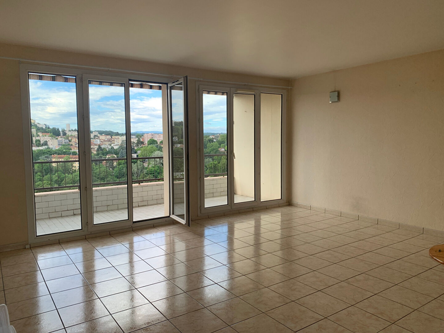 Agence immobilière de RÉGIE OUEST LYONNAIS ECULLY