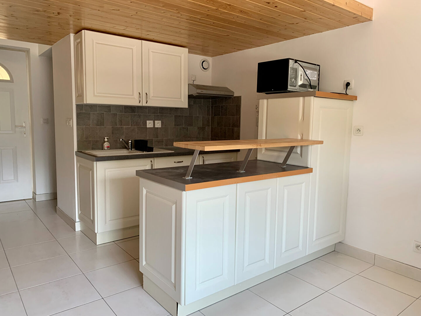 Photo Appartement Ecully 1 pièce 24.94 m² image 1/4