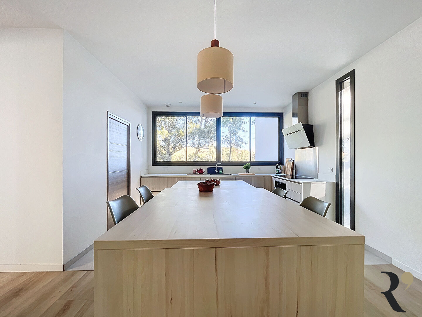 Photo Superbe maison contemporaine 5 pièces de 200m2 sur une parcelle boisée classée de 12439m2 image 6/6