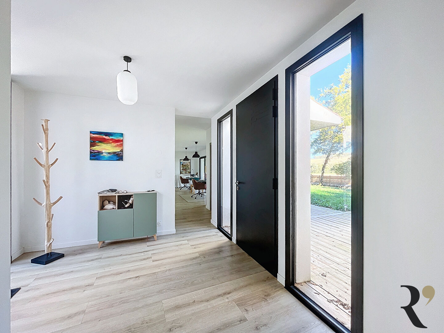 Photo Superbe maison contemporaine 5 pièces de 200m2 sur une parcelle boisée classée de 12439m2 image 3/6