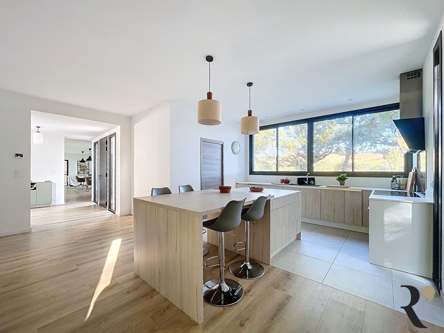 Photo Superbe maison contemporaine 5 pièces de 200m2 sur une parcelle boisée classée de 12439m2 image 5/6