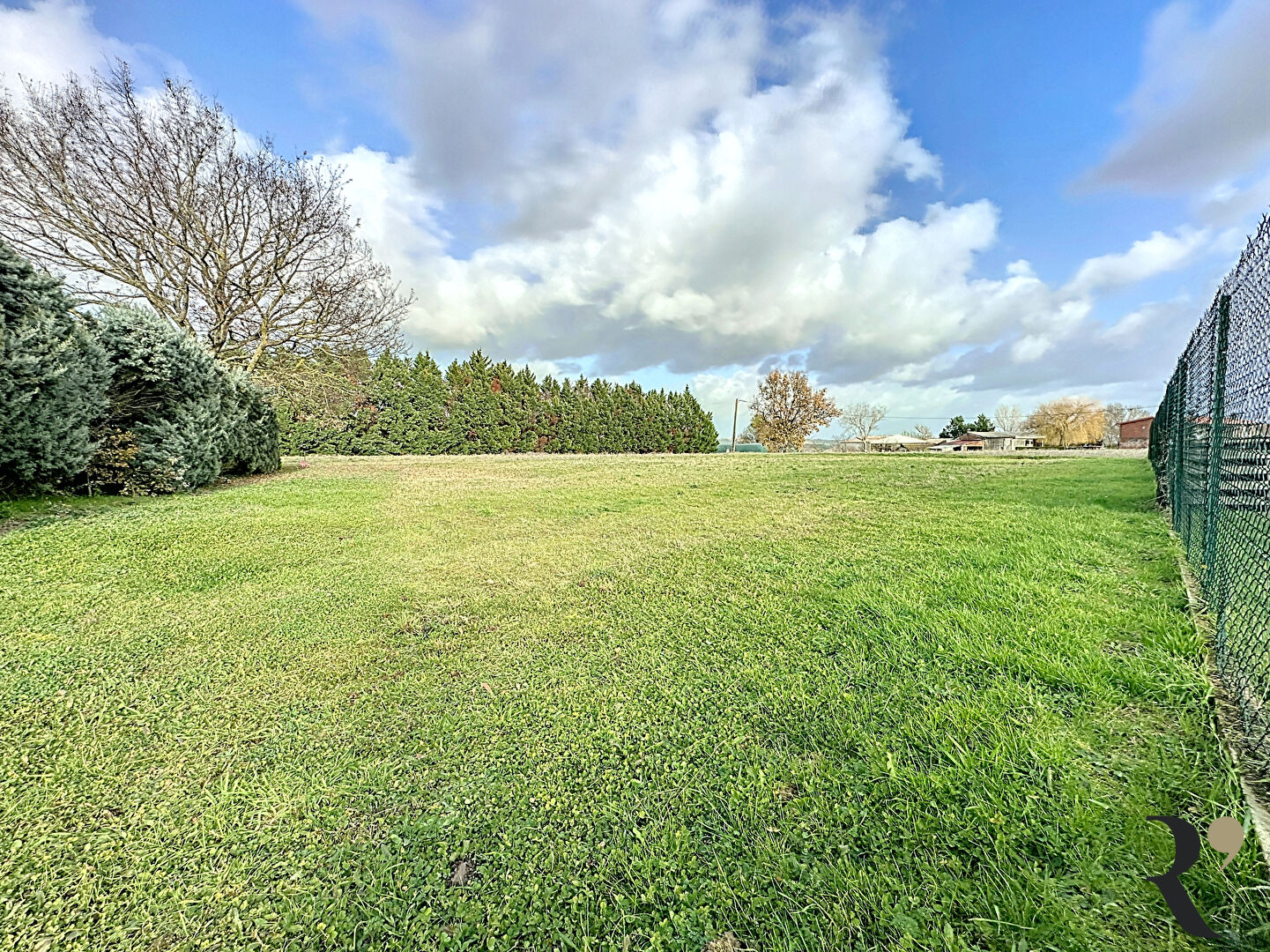 Photo Terrain Tarabel 1020 m2 rectangulaire et plat image 2/4