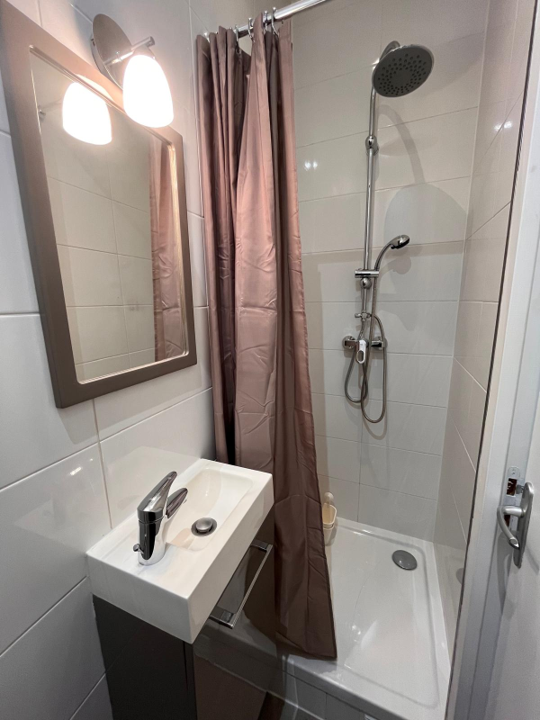 Image 4 de Location Appartement 10m2 Paris 18