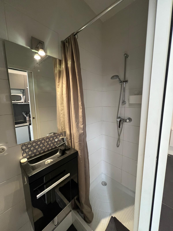 Image 4 de Location Appartement 12m2 Paris 18