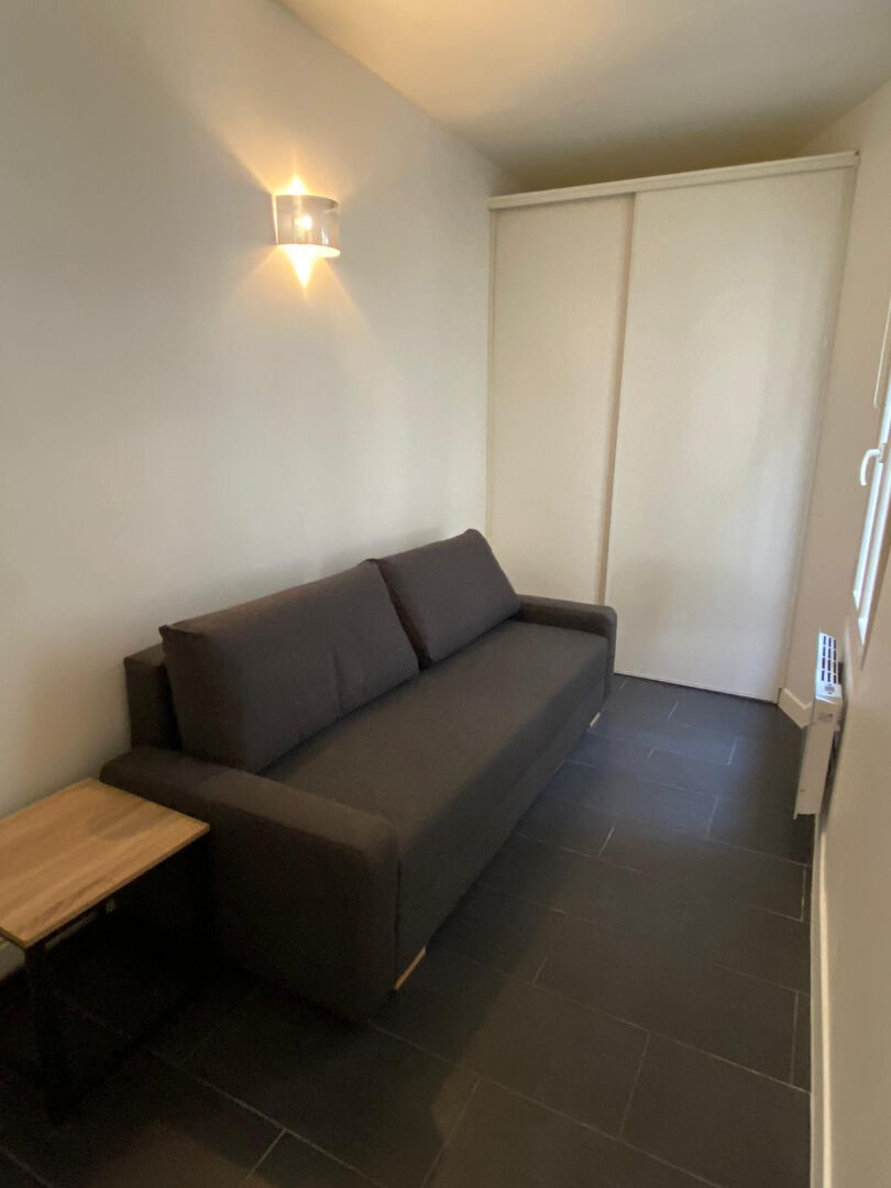 Image 2 de Location Appartement 18m2 PARIS 18