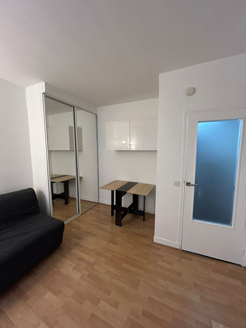 Image 2 de Location Appartement 26m2 PARIS 15