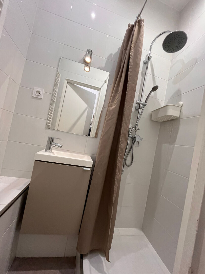 Image 4 de Location Appartement 13m2 PARIS 17