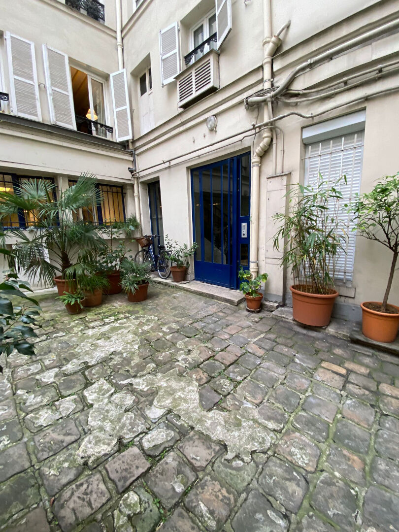Image 1 de Location Appartement 11m2 PARIS 9