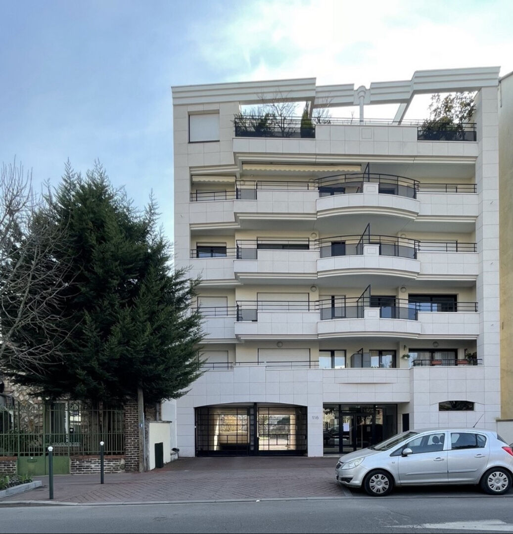 Très bel appartement de 2 pièces de 50 m² avec balcon / PKG dans un immeuble récent.
